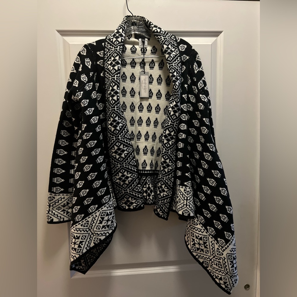 NWT Romeo and Juliet Aztec reversible knitted sweater… very popular!!!